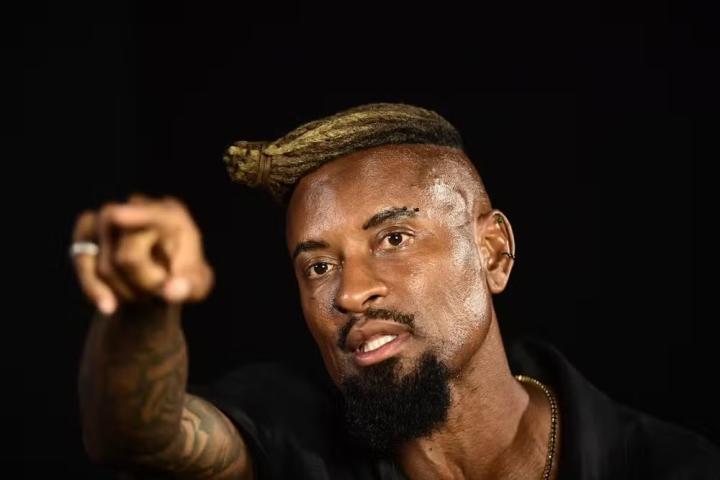  年轻泽-罗伯托皇马失意探因；新婚热情遇上游戏诱惑，体能饮食双双失衡。 体育新闻 年轻泽-罗伯托皇马失意探因；新婚热情遇上游戏诱惑，体能饮食双双失衡。 体育新闻