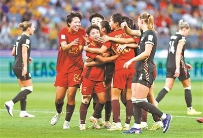  中国女足半决赛憾负东道主；球队最快今日启程返国；米利西奇去留亟待足协明确决断。 体育新闻 中国女足半决赛憾负东道主；球队最快今日启程返国；米利西奇去留亟待足协明确决断。 体育新闻