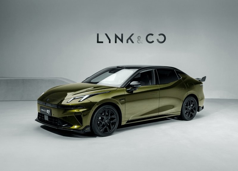  领克07 EM-P碳纤尾翼版，以赛道激情融入都市生活；限时专享价开启性能新篇章。 汽车科技