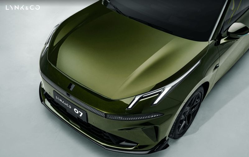  领克07 EM-P碳纤尾翼版，以赛道激情融入都市生活；限时专享价开启性能新篇章。 汽车科技