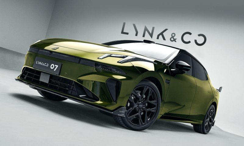  领克07 EM-P碳纤尾翼版，以赛道激情融入都市生活；限时专享价开启性能新篇章。 汽车科技