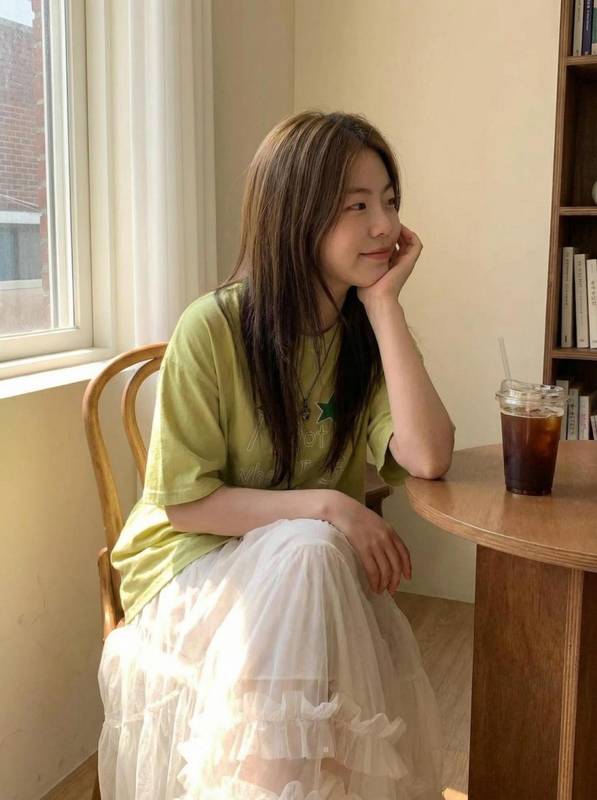  【面料工艺解析】春夏半身裙选购指南：从针织密度到色彩科学的系统性穿搭方案 时尚用品