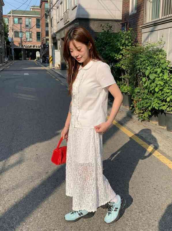  【面料工艺解析】春夏半身裙选购指南：从针织密度到色彩科学的系统性穿搭方案 时尚用品