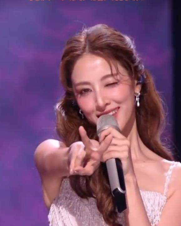 【技术拆解】三孩妈凭什么零瑕疵？陈凯琳《乘风2026》初舞台深度复盘