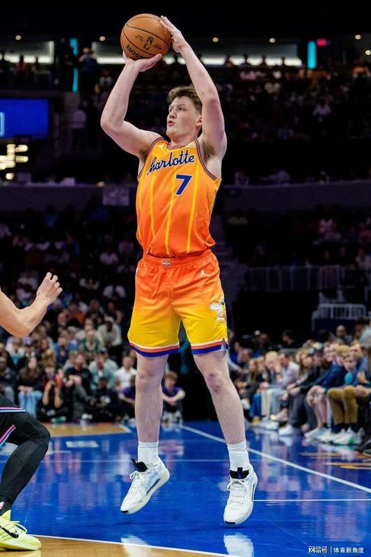  数据拆解：克尼佩尔为何能锁定年度最佳新秀？技术层面的碾压性优势分析 体育新闻