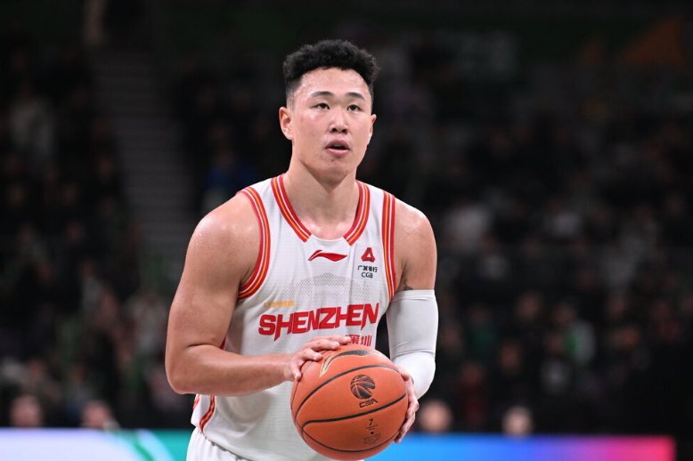  【深度复盘】深圳13连胜背后的战术迭代：团队篮球如何重塑联赛格局 体育新闻